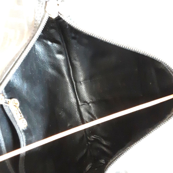 Fendi zucca crossbody or shoulder bag with detachable and adjustable strap. - Picture 11 of 16